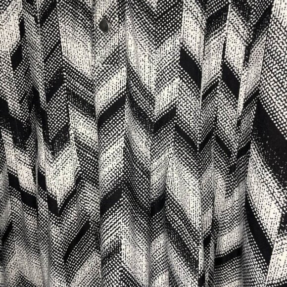 Cocomo Black White Chevron Studded Blouse Top Plus Size 2X Roll Tab Career - Picture 6 of 12